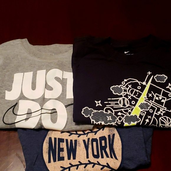 Nike Other - Boy's Nike T-Shirt Lot Size Small